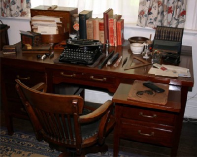 george-bernard-shaw-desk